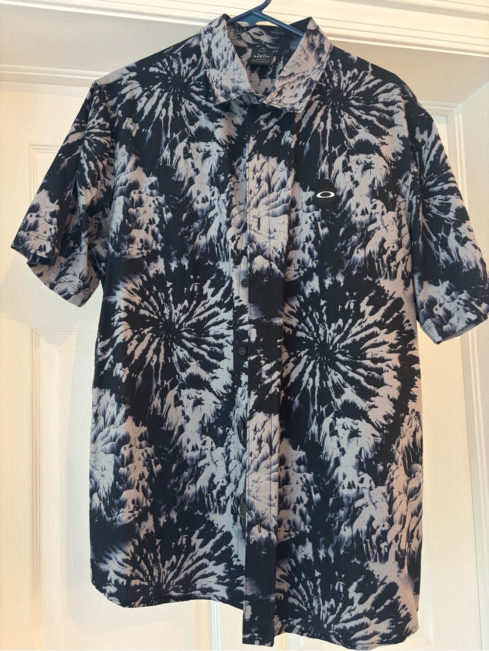 Oakley Black and Gray Tie-Dye Short-Sleeve Button-Down Shirt.